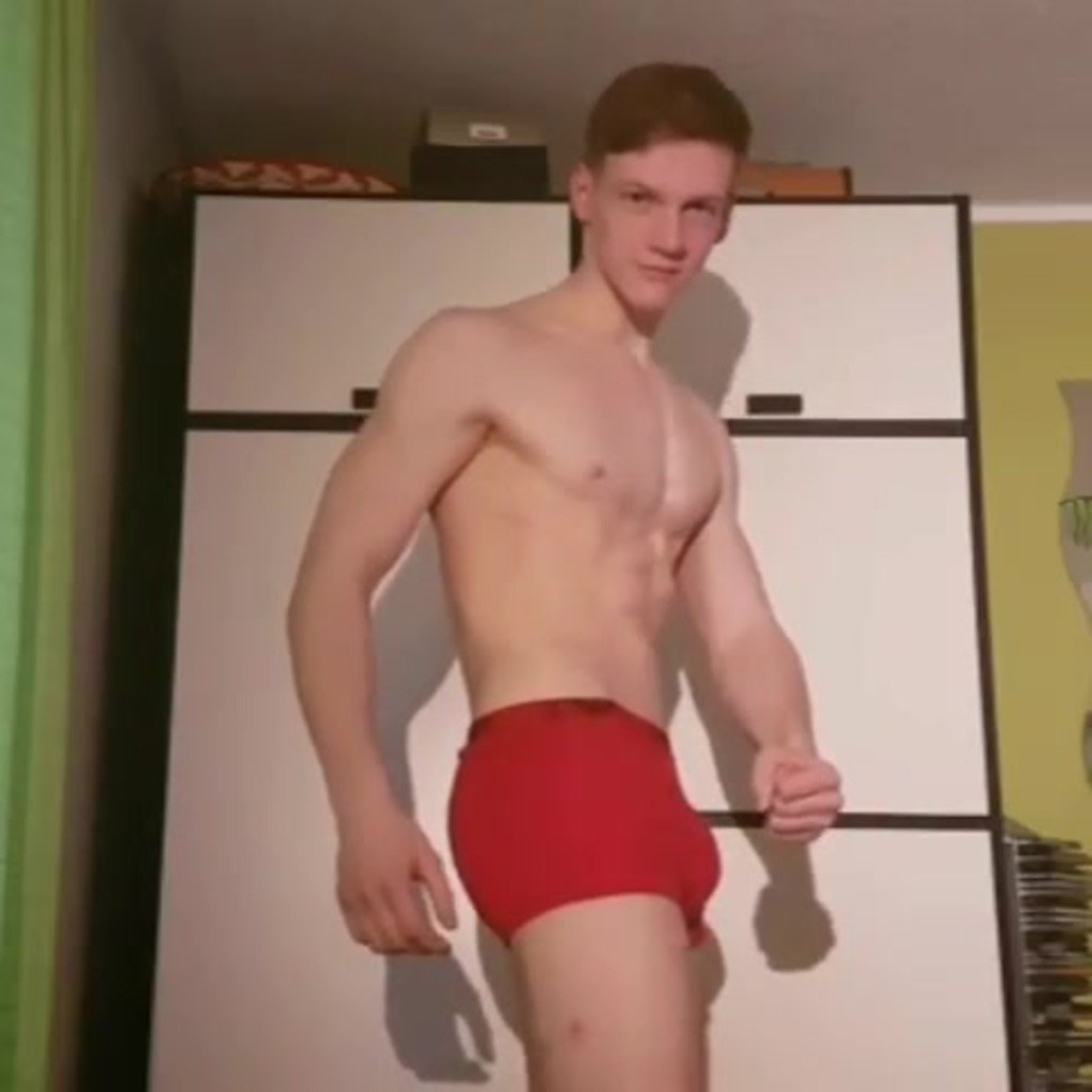 Дима Масленников в труселях