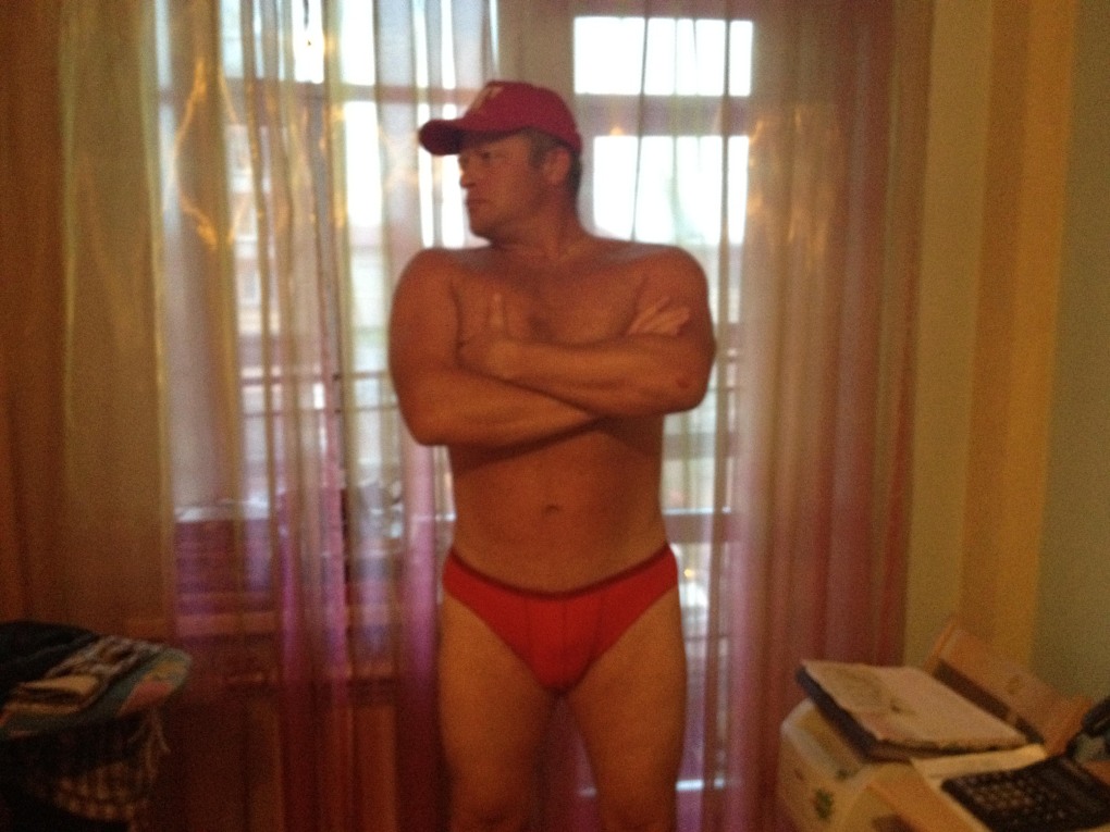 Таджик в красных труселях