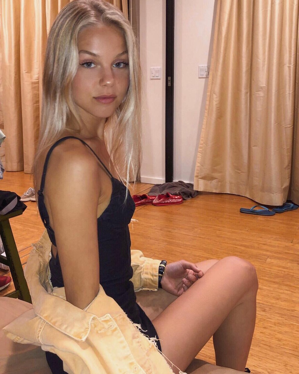 Lily Chee в купальнике