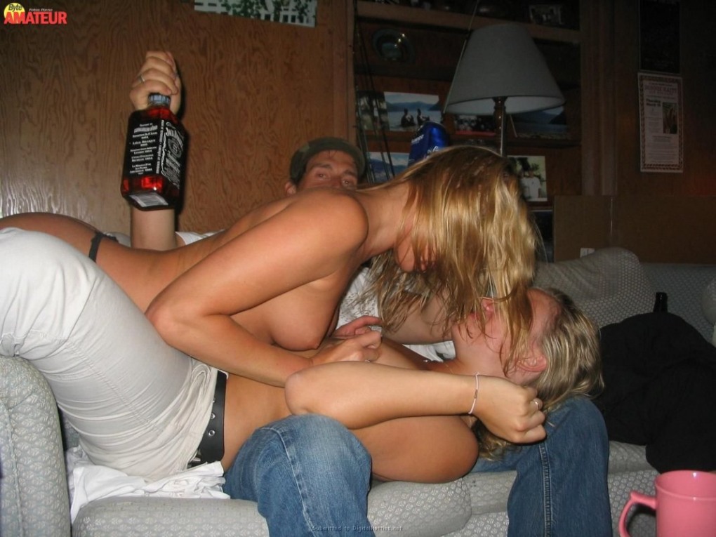 Голое застолье домашнее