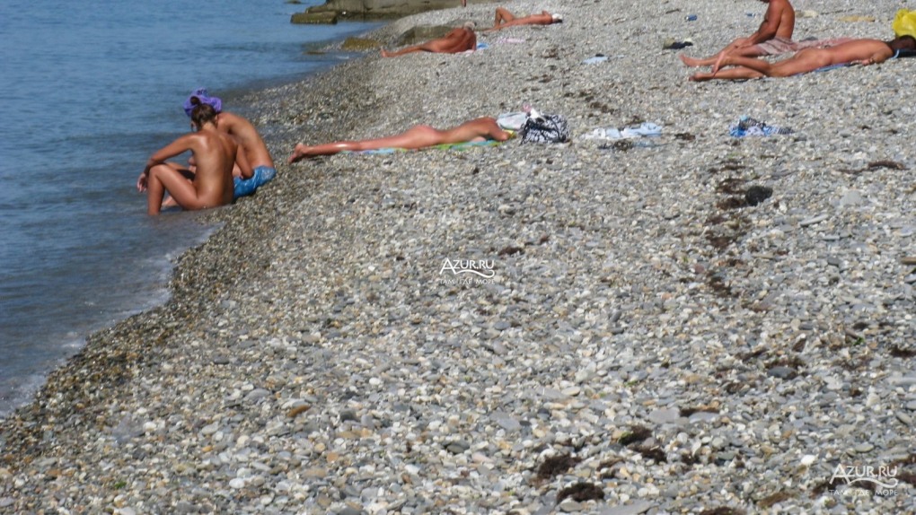 Hidden cam busty brunette and blonde on a nude Beach