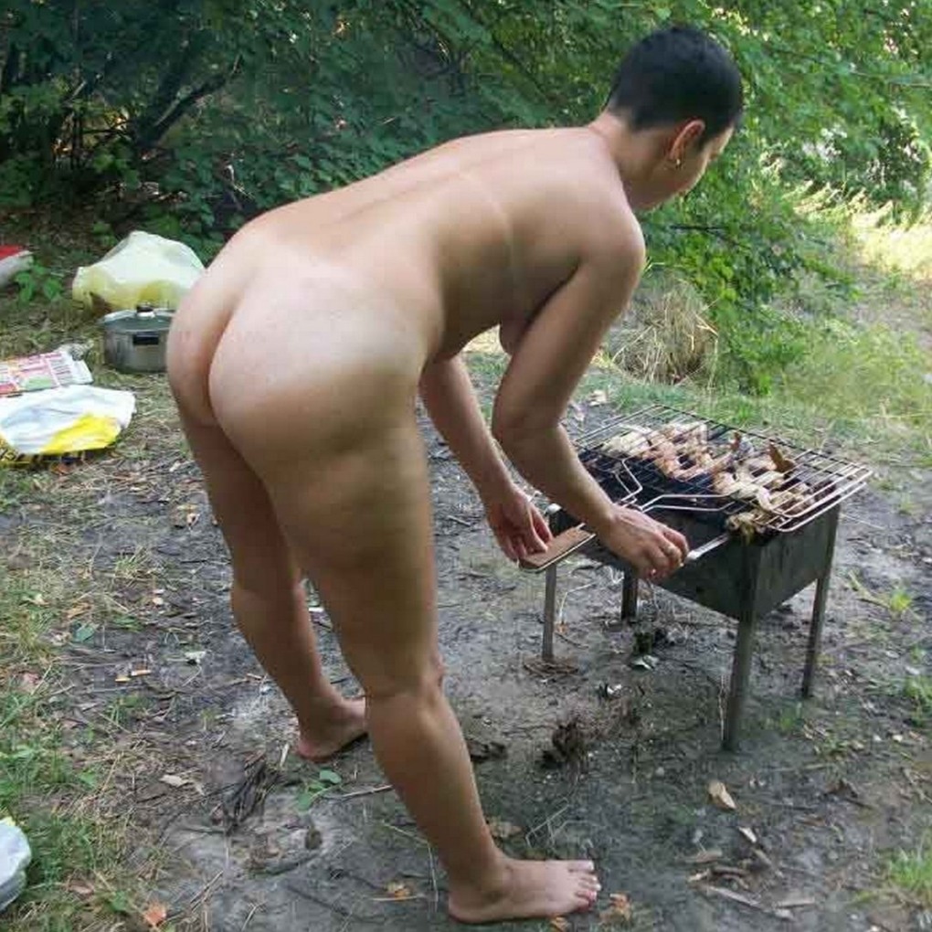 Голые девки на природе шашлыки
