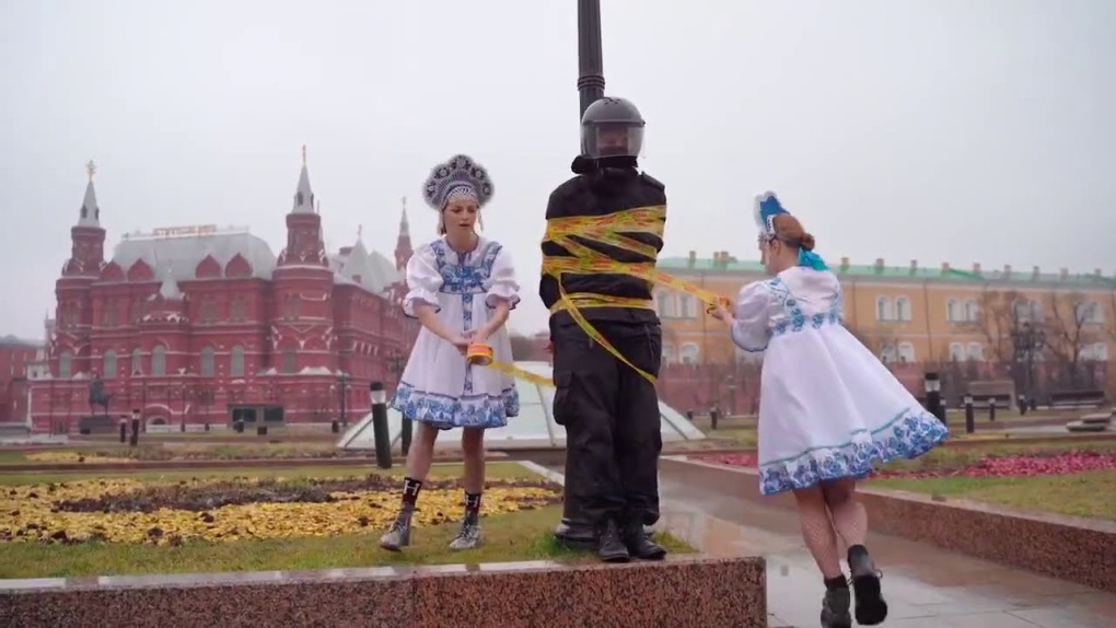 Джорджи Флорес в купальнике