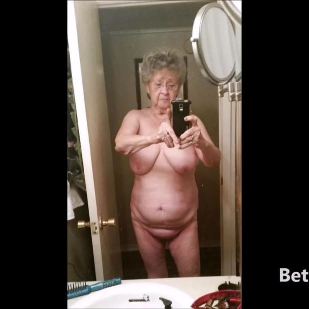 Селфи старых женщин ню