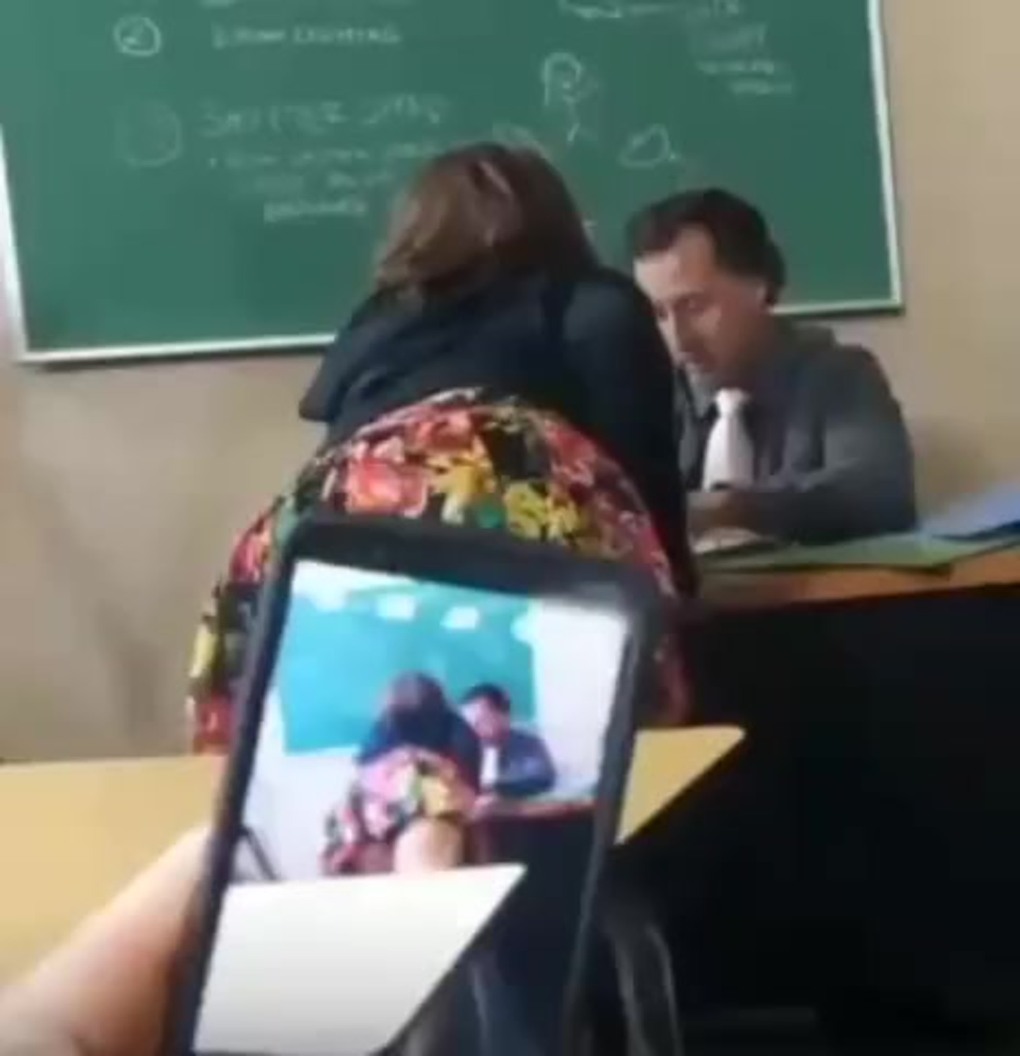 Под партой в школе