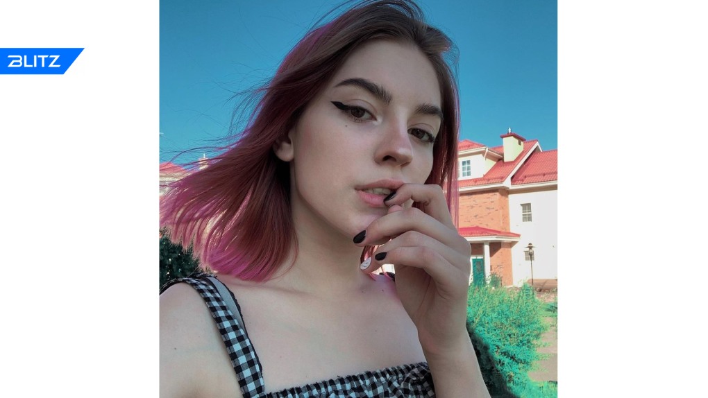 Девушка Ковалева