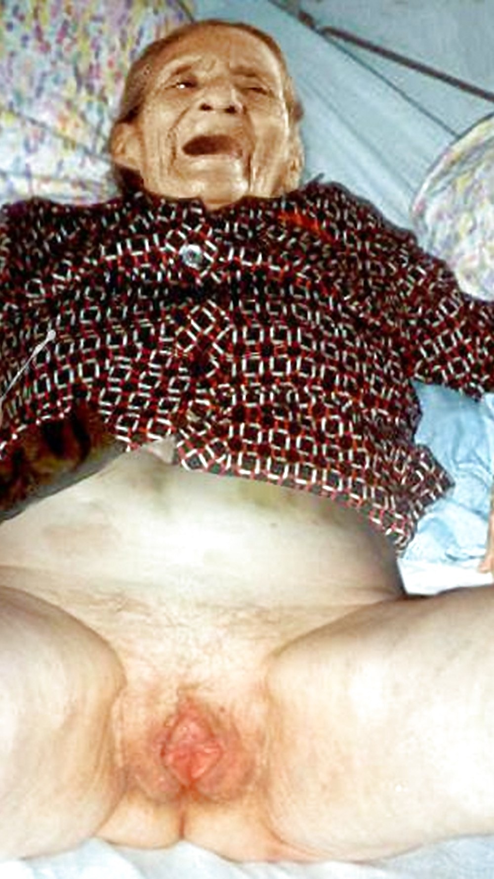 Голые бабки в деревенской бане