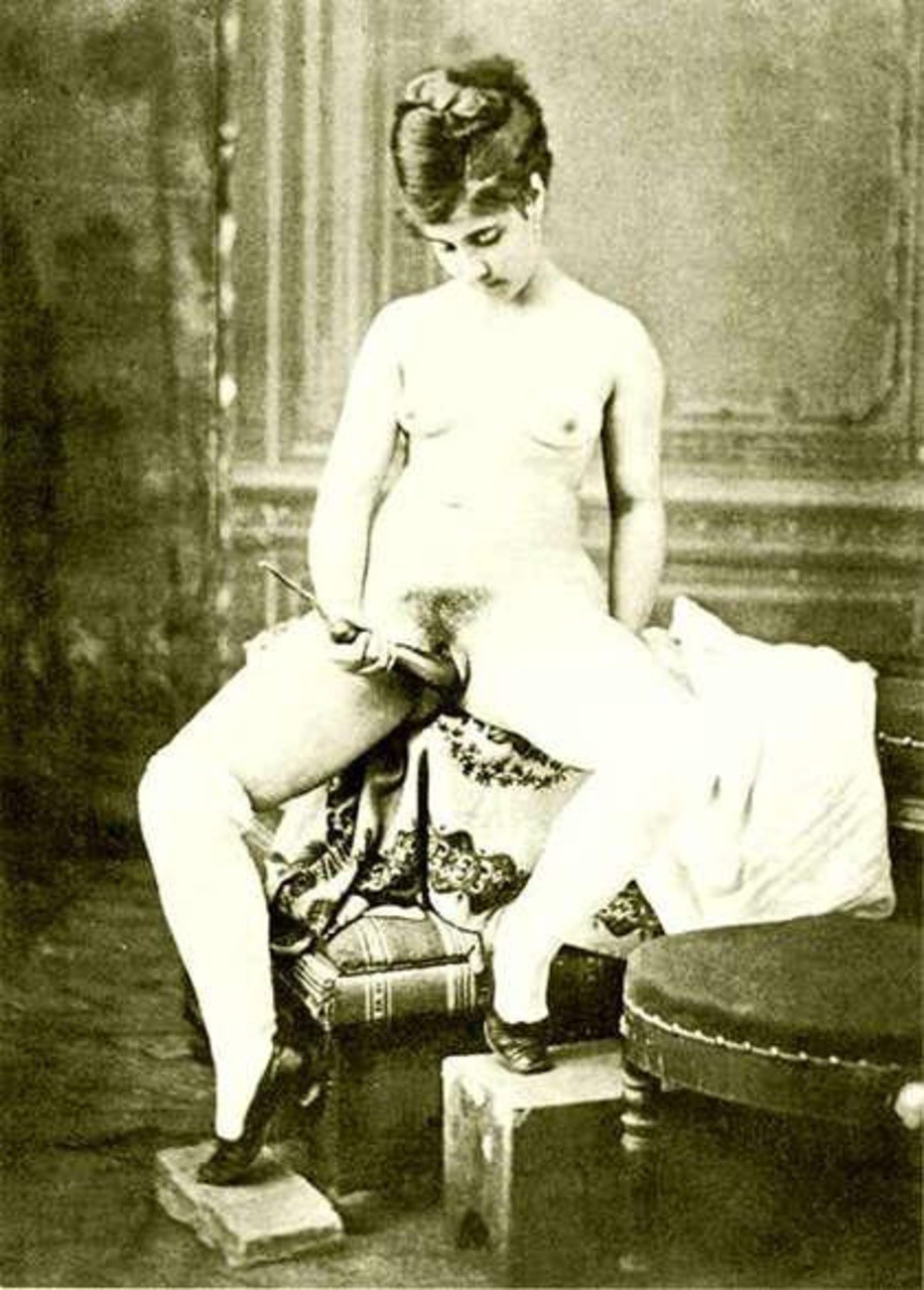 Первые эротические фотографии