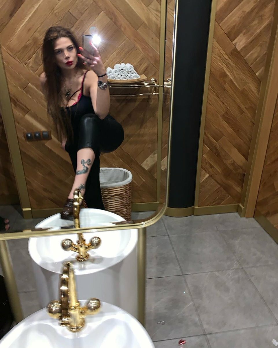 Альвина alvuwki в купальнике