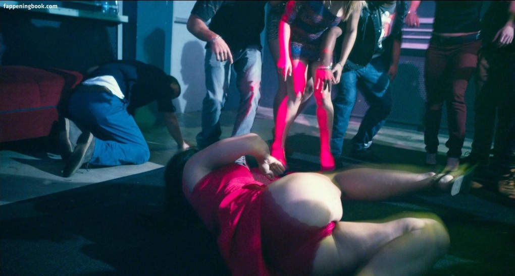 Джина Карано стопы