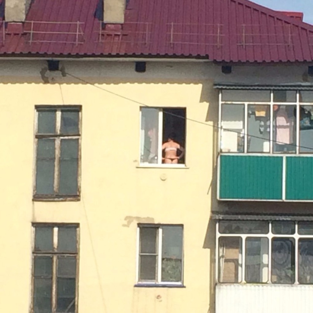 Ноги в окне на улицу порно