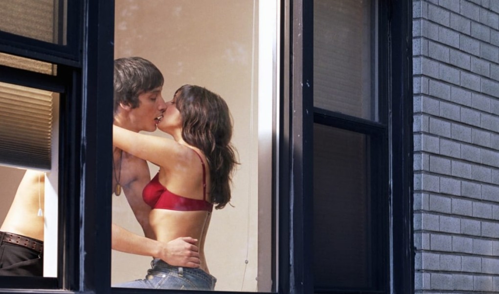 Подсмотренное через окно