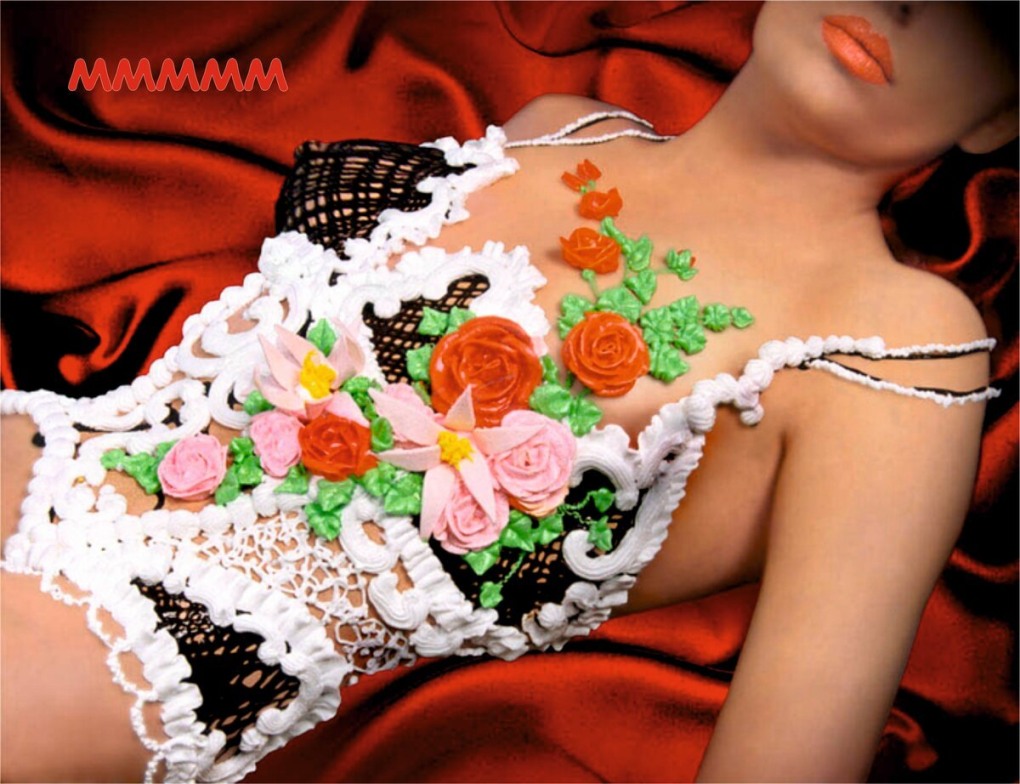 Взбитые сливки на теле девушки