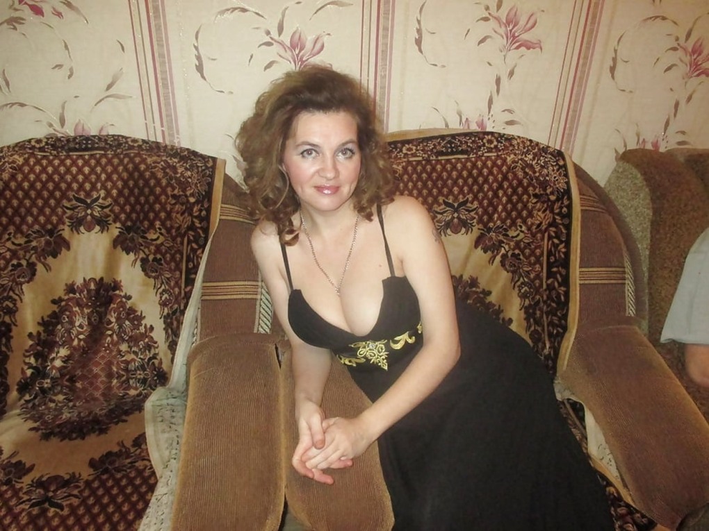 Русская женщина дома