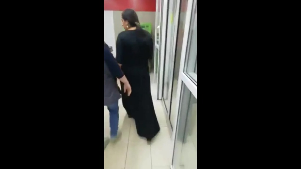 Цыгане воруют в магазине