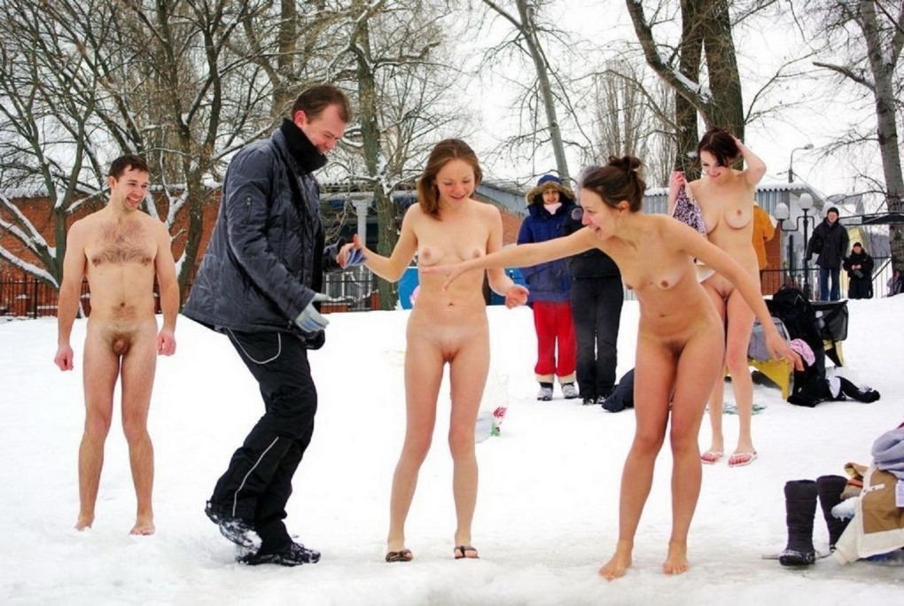 Много много голых женщин