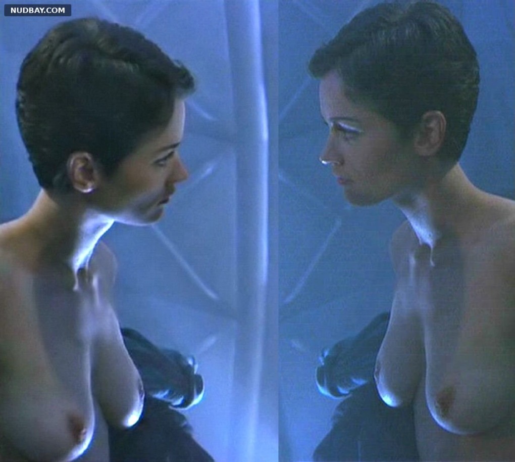 Порноактриса Rayveness и толпа мужиков