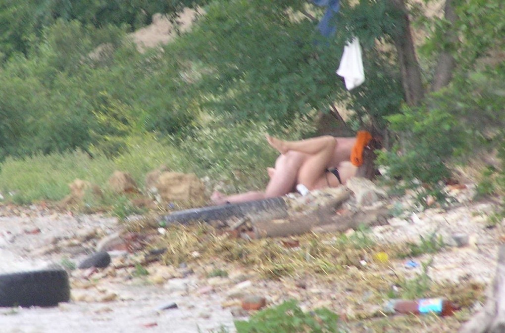 Застукали на улице голой