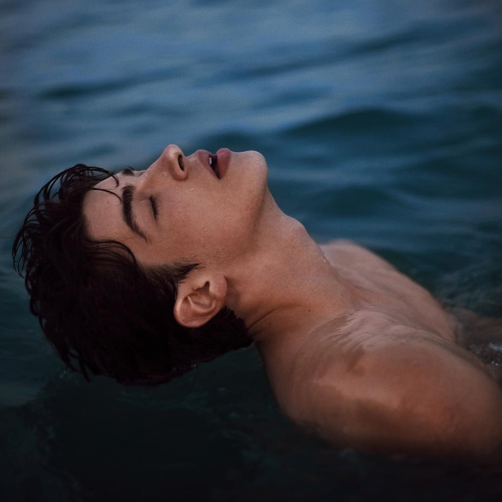 Эйдан Галлахер фотосессия в воде