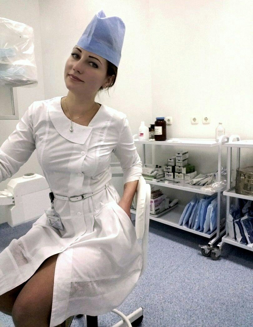 Красивая продавщица