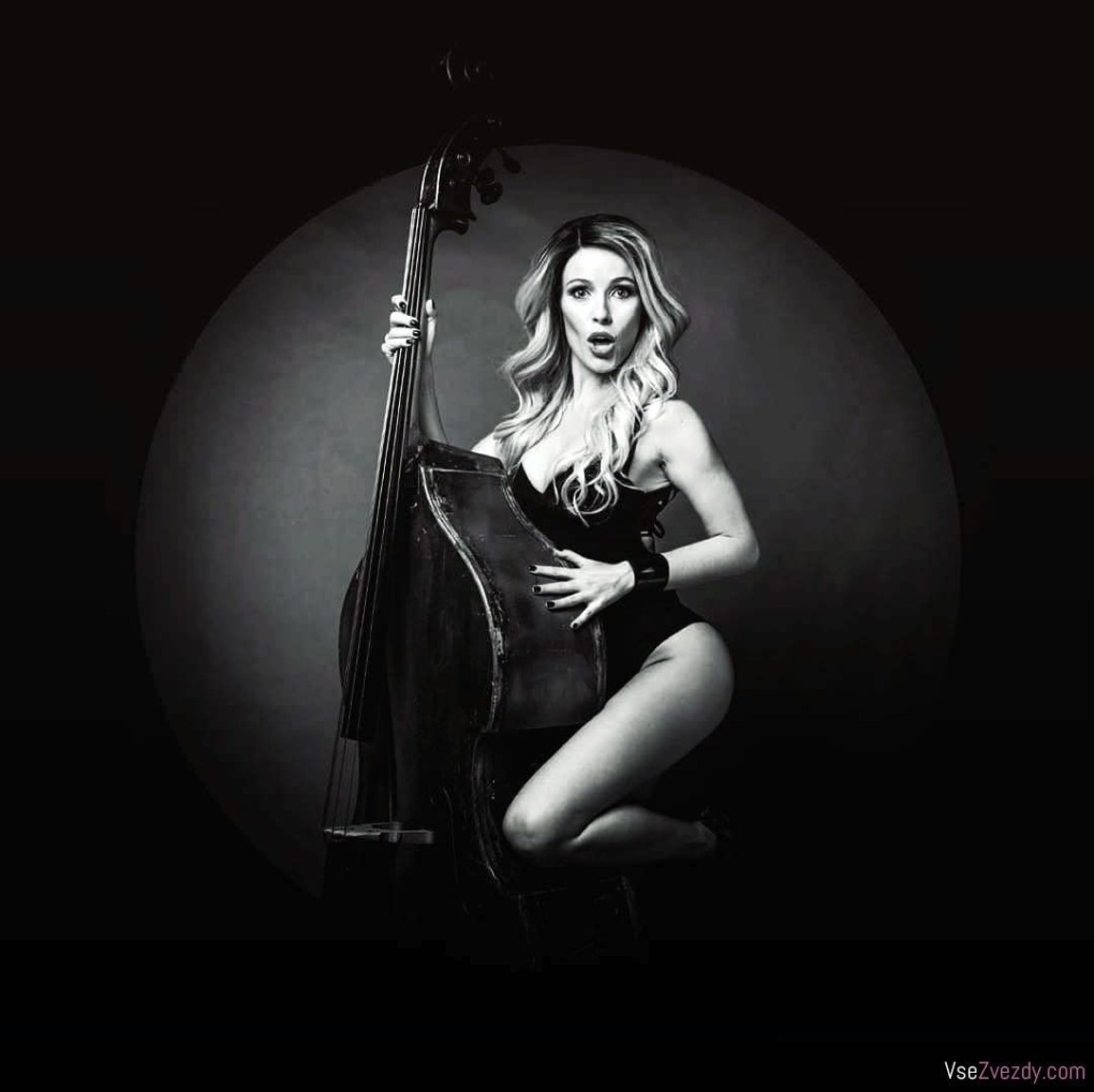 Виктория Маслова в купальнике