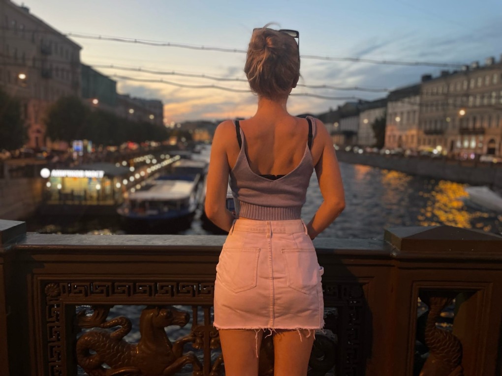 Шарлотта МАККИННИ бикини