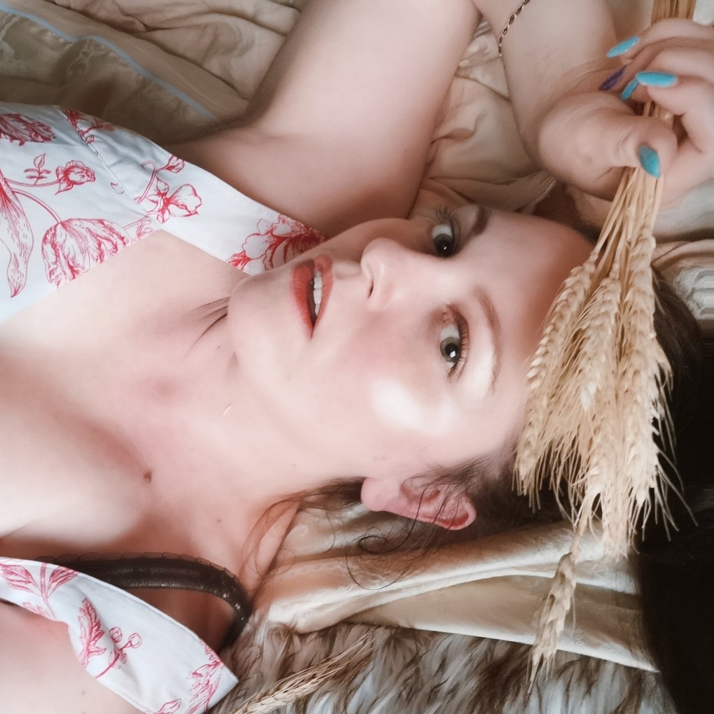 Нюша на пляже