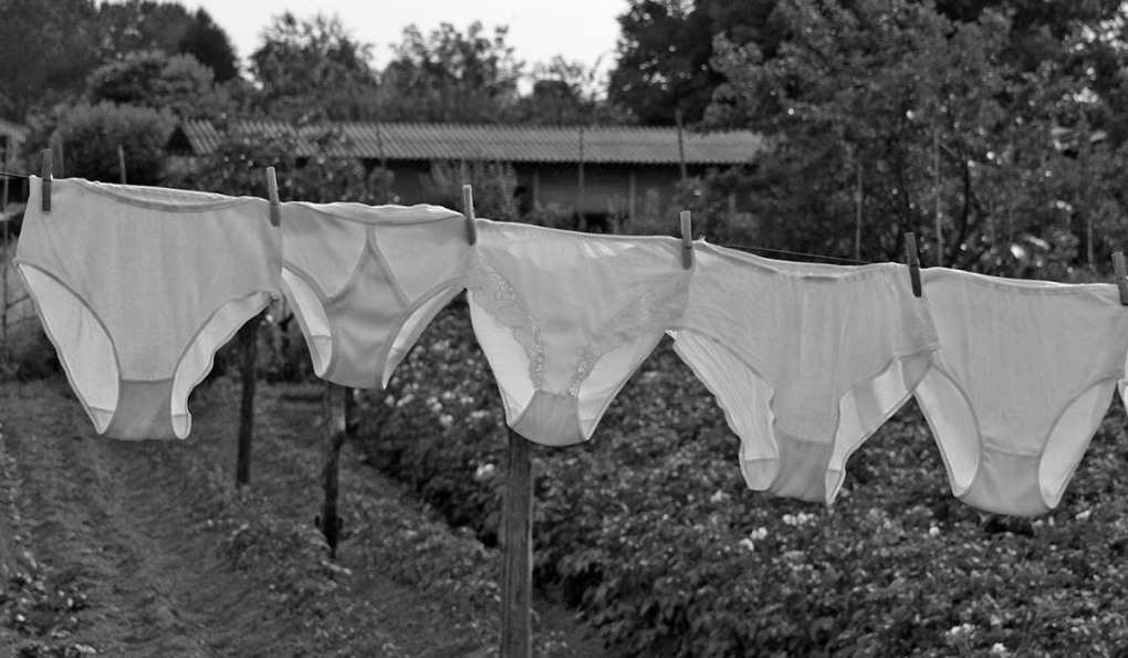 Голые старухи в панталонах