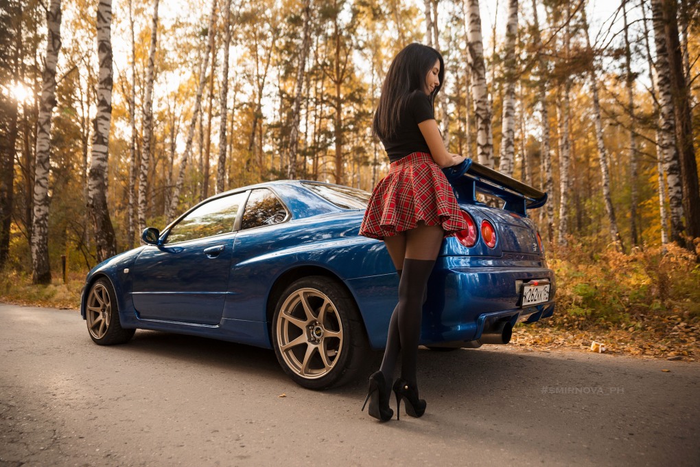 Nissan Skyline r34 с девушкой