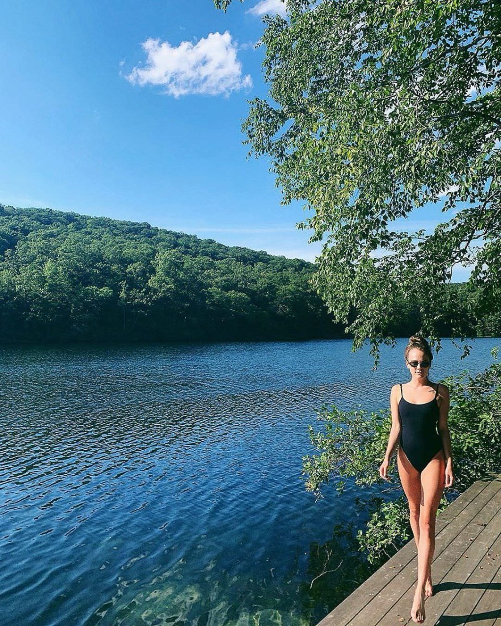 Аглая Тарасова в купальнике