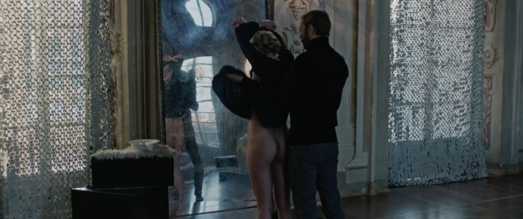 Free Preview of Analeigh Tipton naked in broken Star