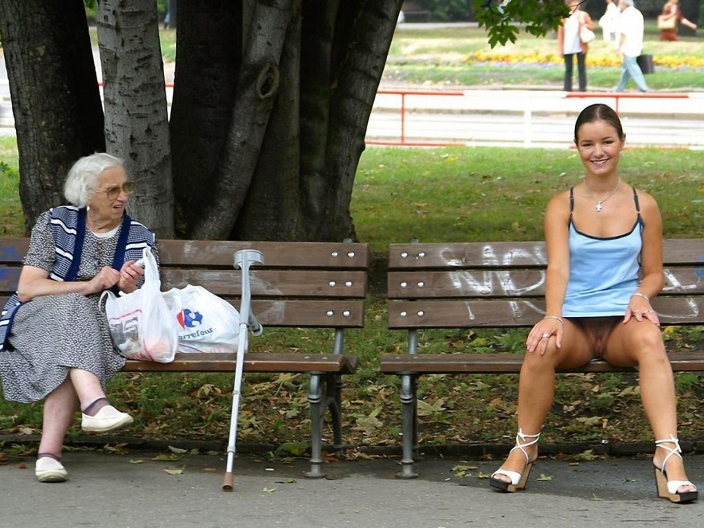Восьмидесятилетние бабули upskirt
