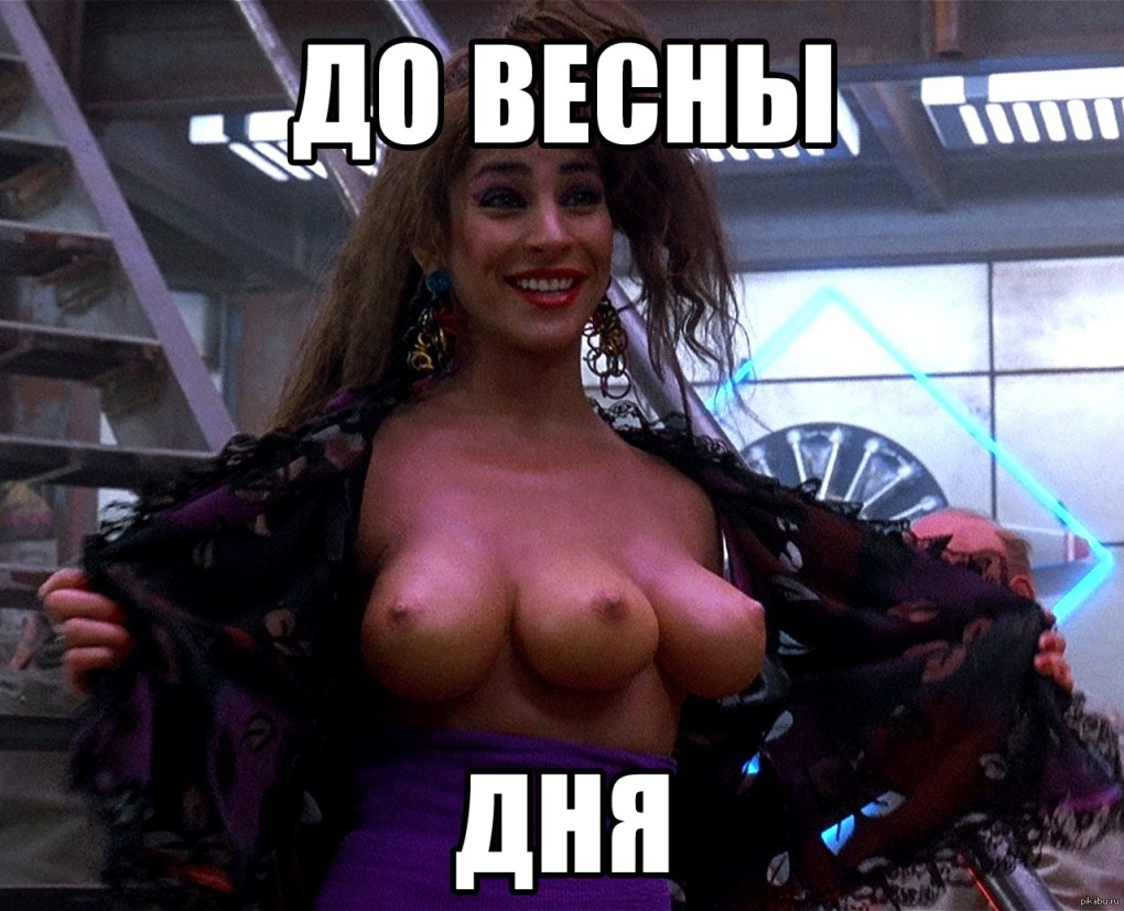 Голая женщина с тремя сиськами