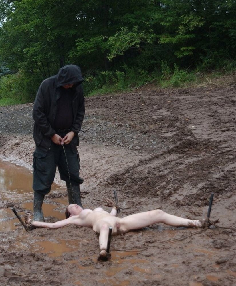 Девушки бондаж в грязи