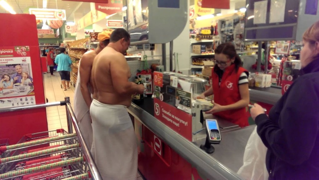 Негр в Пятерочке