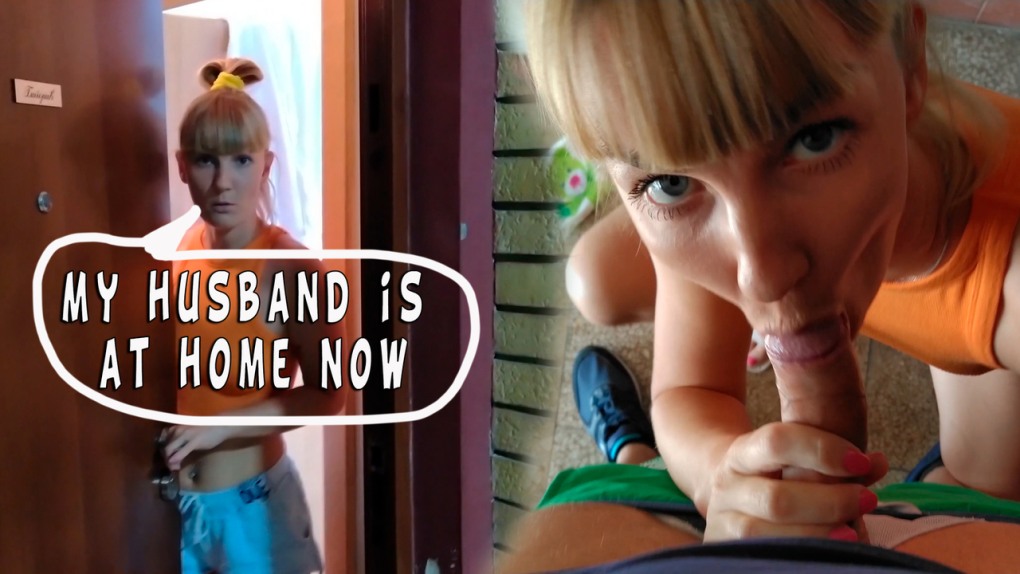 Casual blowjob from a Neighbor girl in the entrance of the House