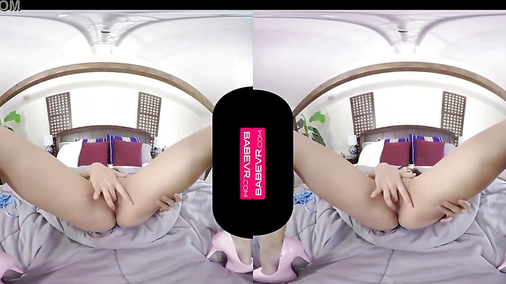 Мастурбация в VR очках частное видео